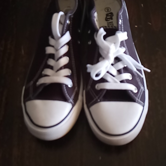 Ot Revolution low top sneaker black and white size 9 - Picture 2 of 5